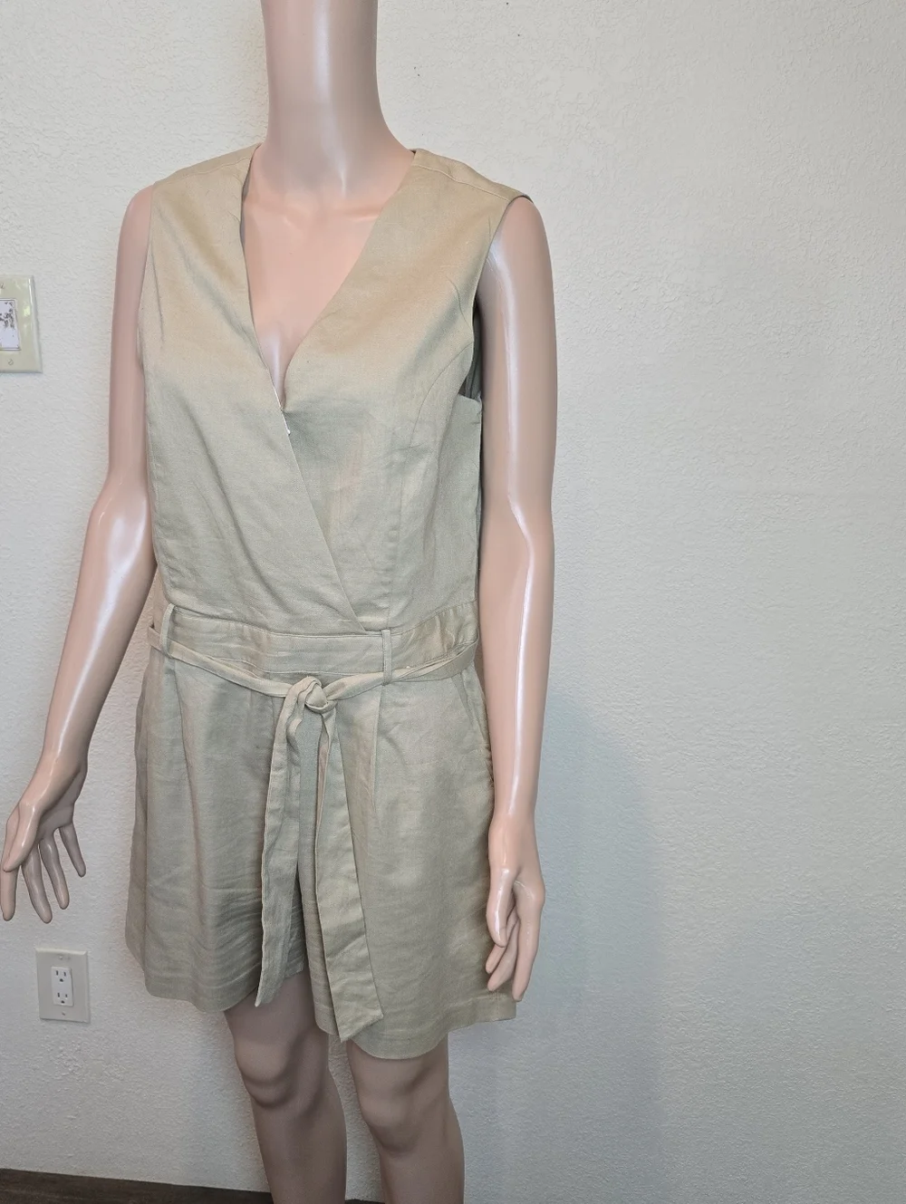 BANANA REPUBLIC Romper One Piece Shorts Womens 8 Beige Linen Blend - Picture 7 of 14